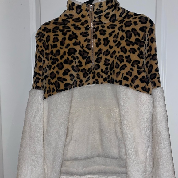 Leopard Print Pullover - Picture 2 of 2